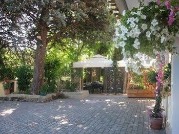 Ai Due Pini Bed & Breakfast *